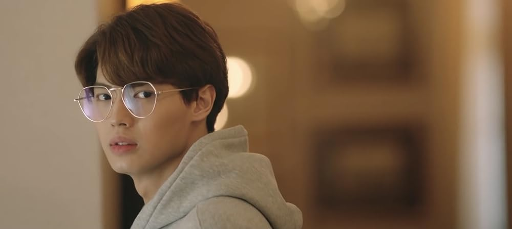 Nam nghệ sĩ sở hữu các giải thưởng về diễn xuất và thời trang