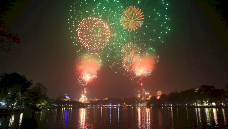 Bắn pháo hoa Tết Dương lịch