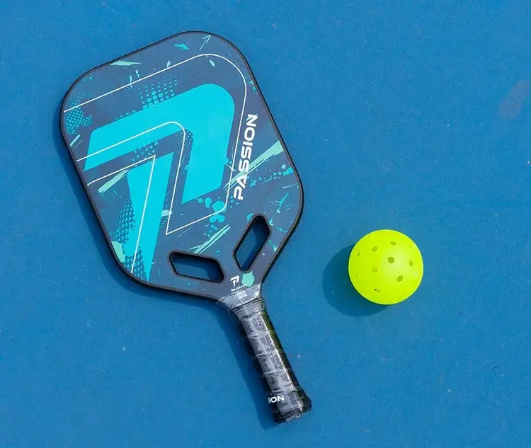 Vợt Pickleball Passion Pro P101 là cây vợt chất lượng, tạo ra những cú đánh mạnh mẽ