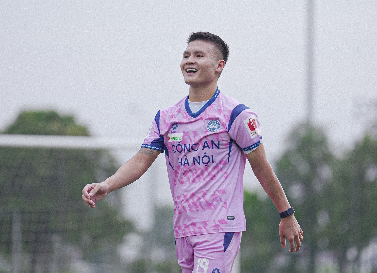 Quang Hải chính thức ra mắt V.League khi gia nhập Hà Nội FC