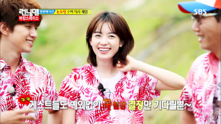 "Running Man" là chương trình tạp kỹ nơi Han Hyo Joo gây sốt với hình ảnh "nữ thần" lăn xả, thể hiện sức mạnh đáng gờm.