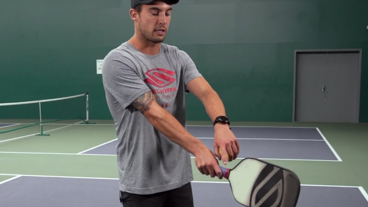 Cách cầm vợt pickleball continental grip