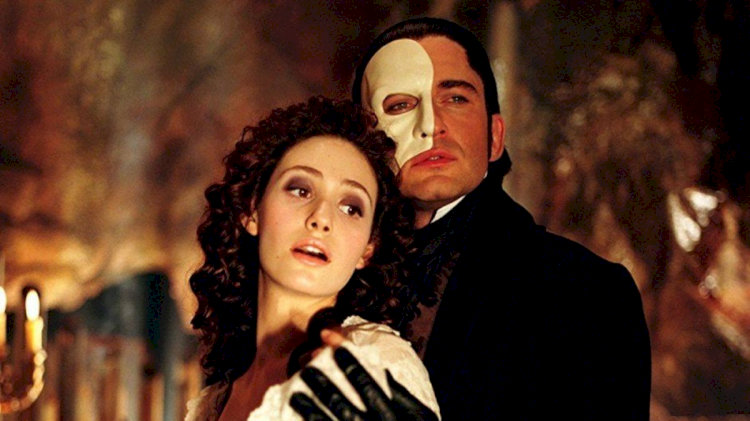  Một bản tình ca bi thương vang lên giữa khói lửa và linh hồn bị lãng quên