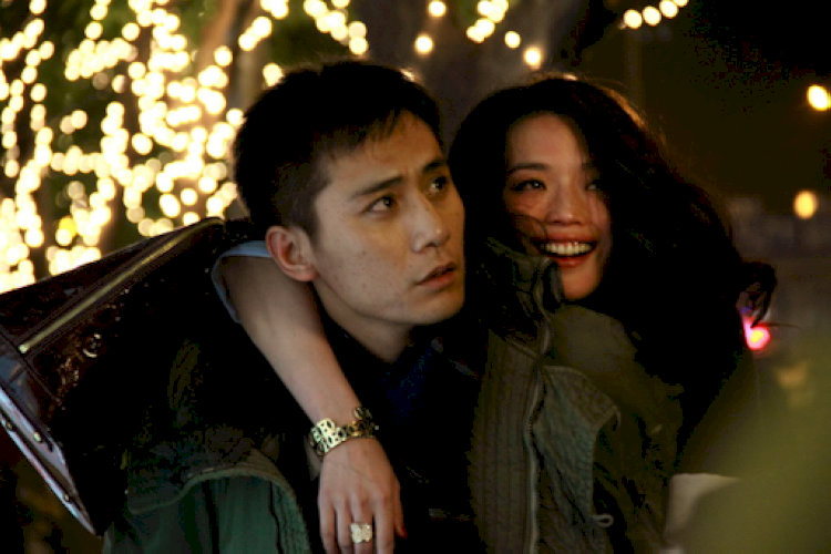 "Cuộc Sống Tươi Đẹp" là phim lãng mạn cảm động về tình yêu của Lý Bội Như và cảnh sát Phương Trấn Đông, đối mặt với thử thách từ bệnh tật và khác biệt cuộc sống.