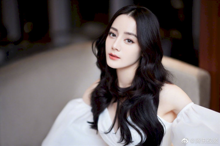 Địch Lệ Nhiệt Ba - "Mỹ nhân Tân Cương" với vẻ đẹp lai quyến rũ