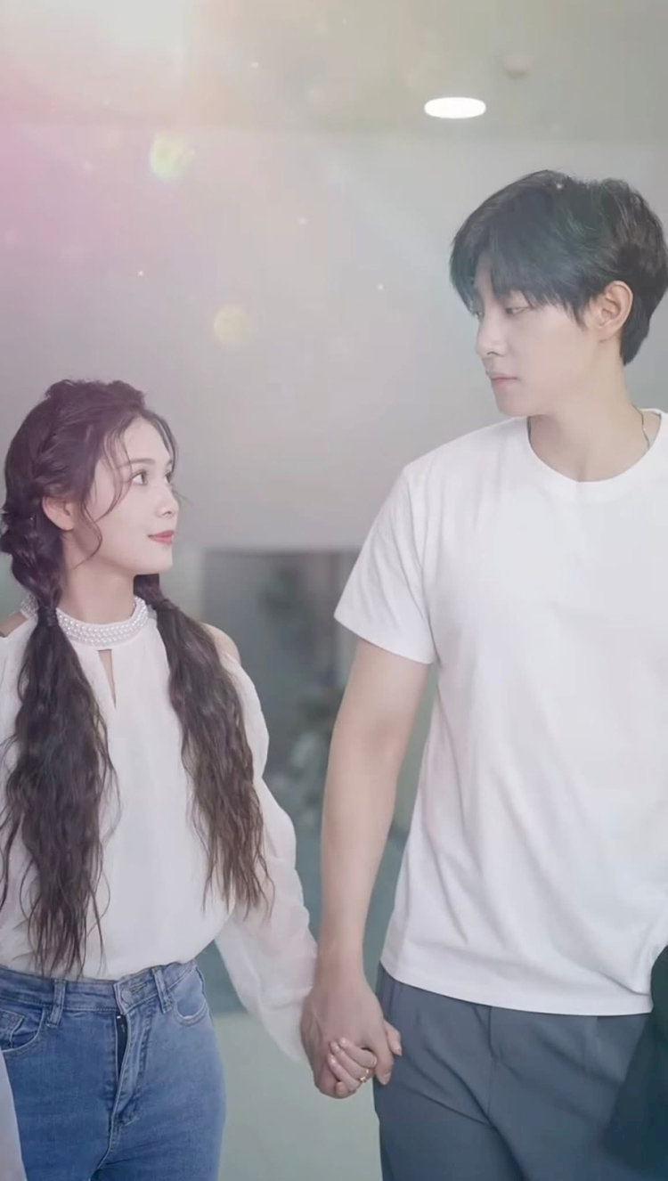 "Gặp Em Ở Ngã Rẽ" là phim lãng mạn thanh xuân về chàng sinh viên ưu tú Mã Tiểu Vũ và những rung động đầu đời trong sáng.