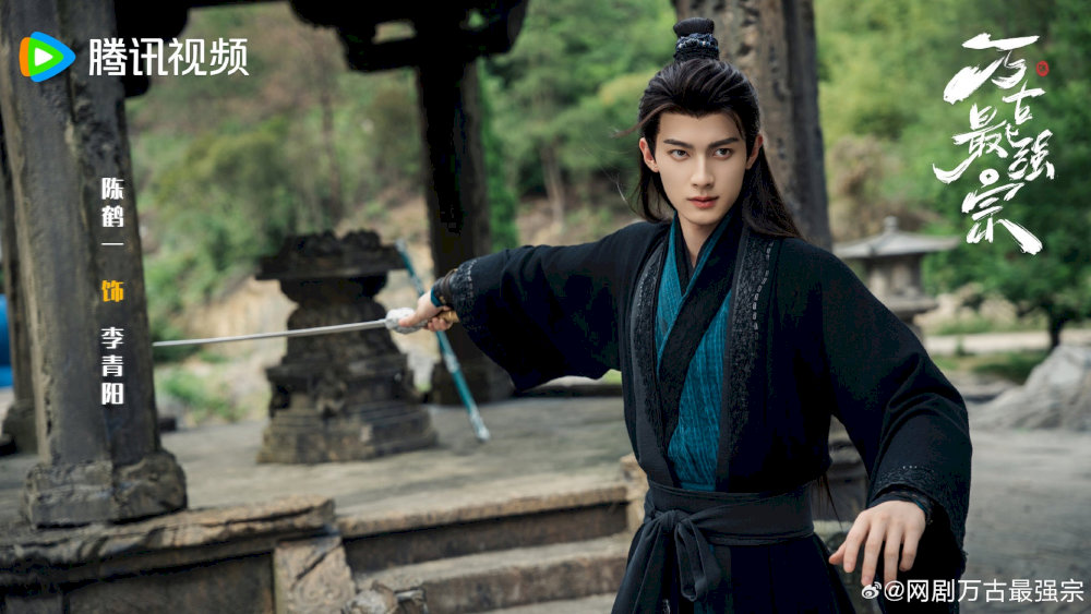 Giữa đám đông, thiếu niên Lý Thanh Dương xuất hiện