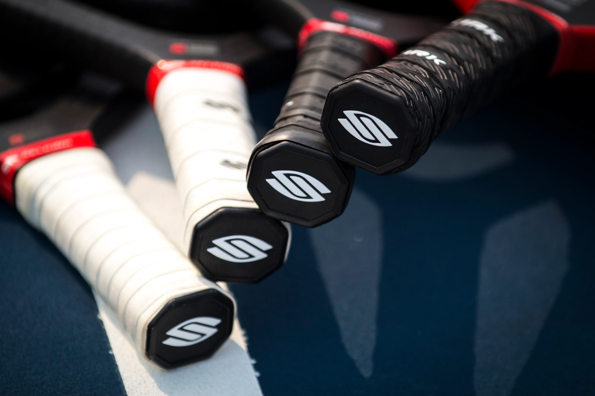 Chọn đúng kích thước cán vợt sẽ giúp tối ưu sự thoải mái, hiệu suất và bảo vệ cổ tay trong suốt trận đấu