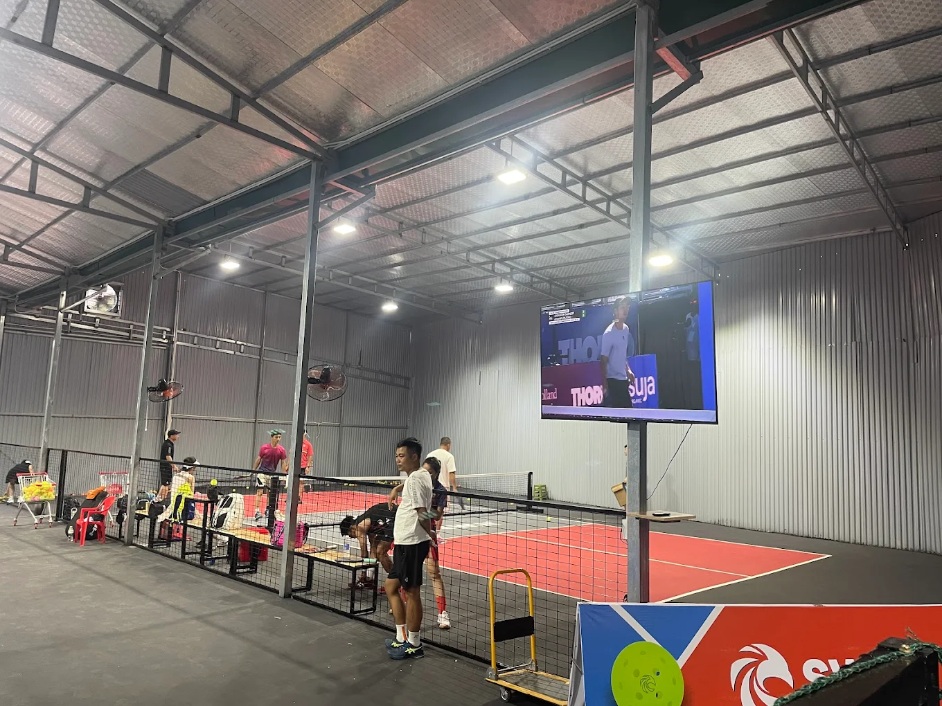 Có thể ghép nhóm chơi Pickleball để giảm chi phí thuê sân