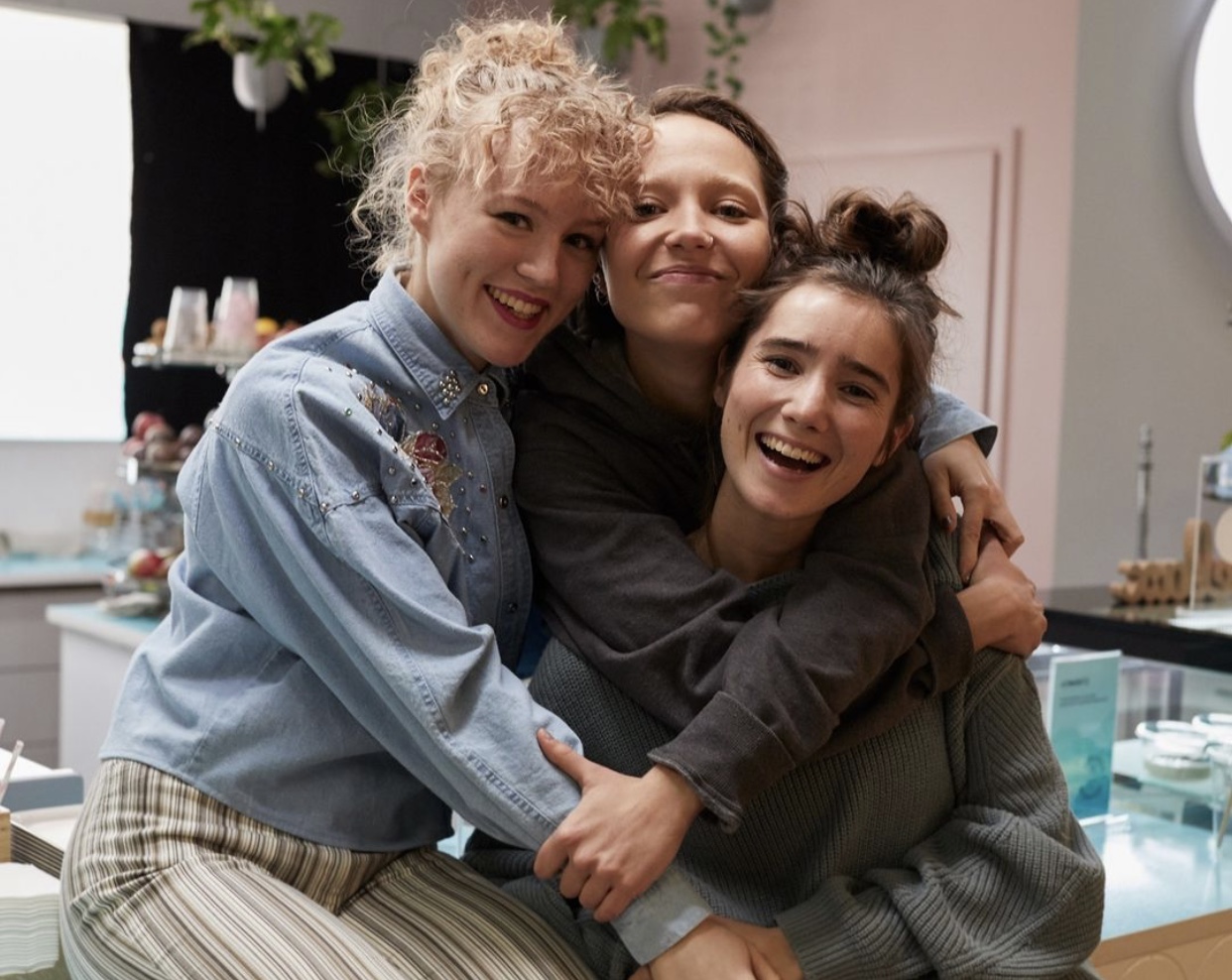 Tình bạn diệu kỳ – Girl Picture (2022) - phim girl love