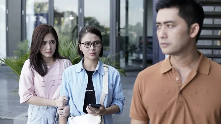 Vụ án mạng đó dần hé lộ những góc khuất trong quá khứ của chính gia đình Hoa