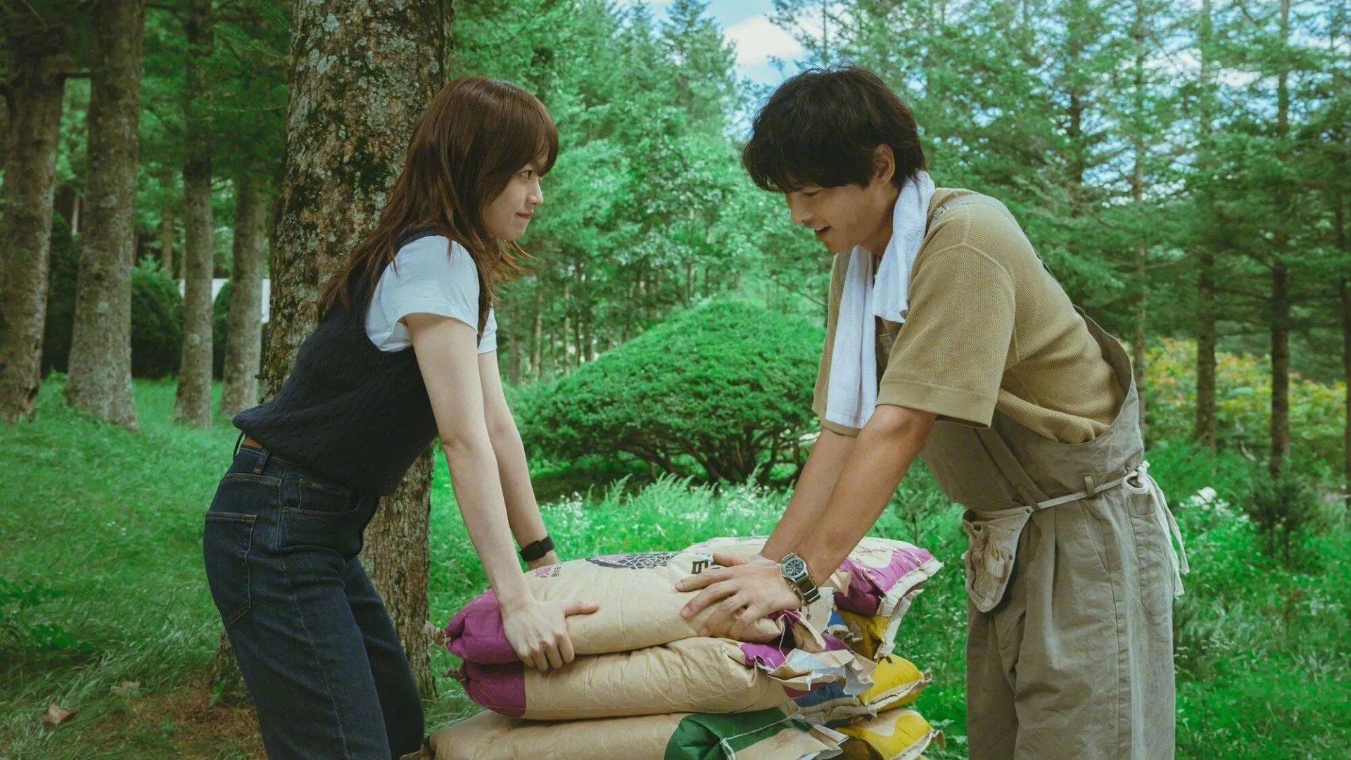 Cuộc gặp gỡ này buộc cả hai phải đối diện với những tổn thương trong quá khứ, đồng thời học cách chấp nhận bản thân hiện tại