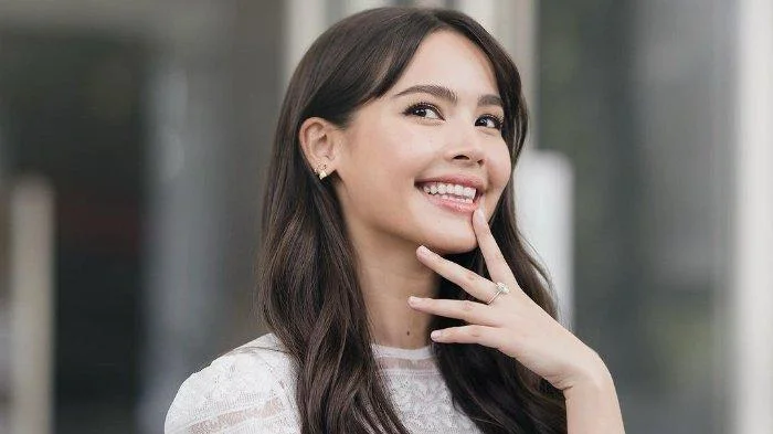Nữ diễn viên xinh đẹp Yaya Urassaya