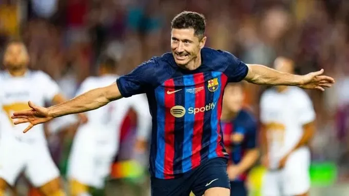 Robert Lewandowski (Barcelona) với 19 bàn thắng đã trở thành vua phá lưới tại La Liga 2023 - 2024