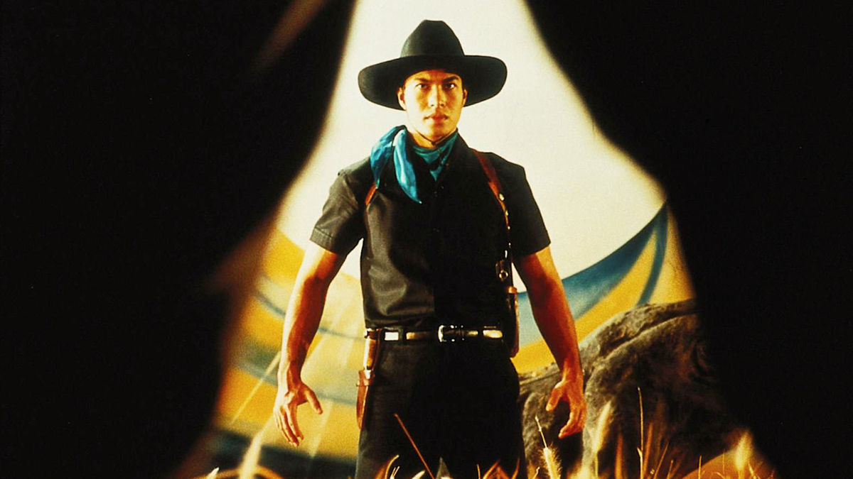 Chuyện tình éo le giữa Dum là tay súng khét tiếng “Hổ Đen” và Rumpoey, một tiểu thư nhà giàu.