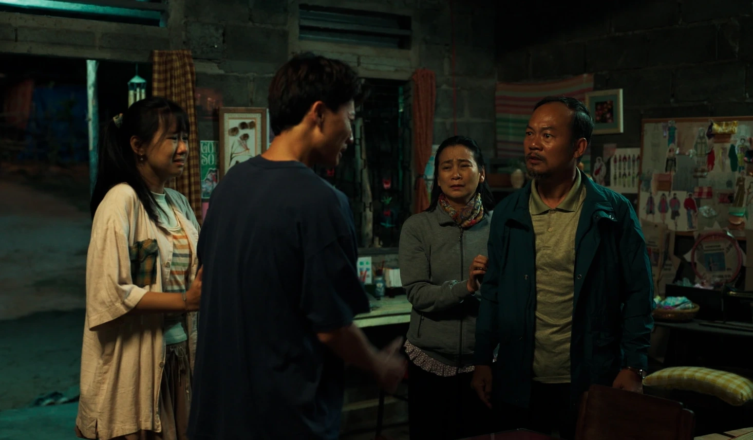 Lật mặt 8: Vòng tay nắng