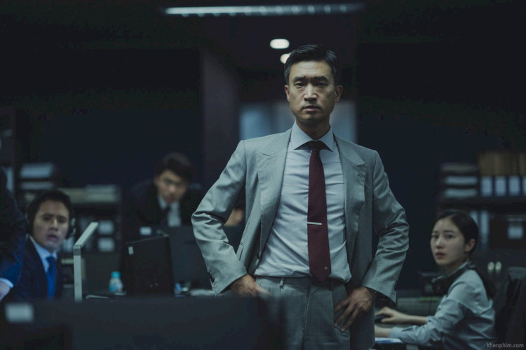 Park Bo-gum khắc họa vẻ đẹp của nhân tính qua ánh nhìn trong trẻo của một “người không hoàn toàn là con người”.