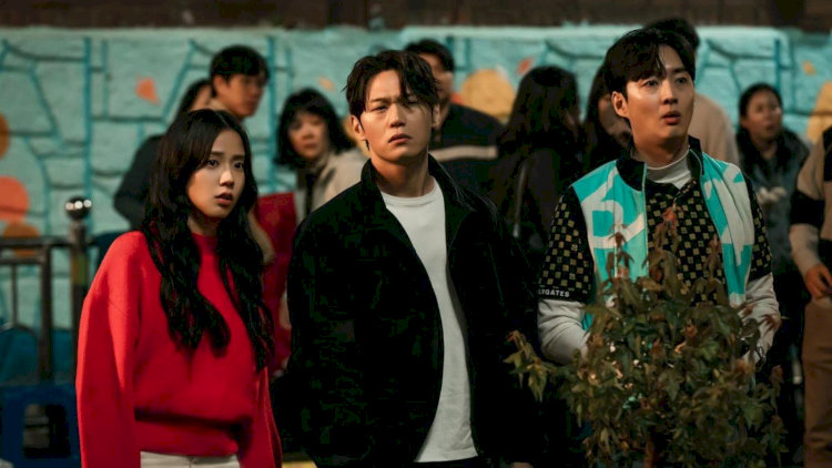 Một cặp đôi vừa chia tay là Lee Jae-Yoon và Kang Young-Joo vô tình bị cuốn vào một đại dịch zombie bùng phát ở Seoul