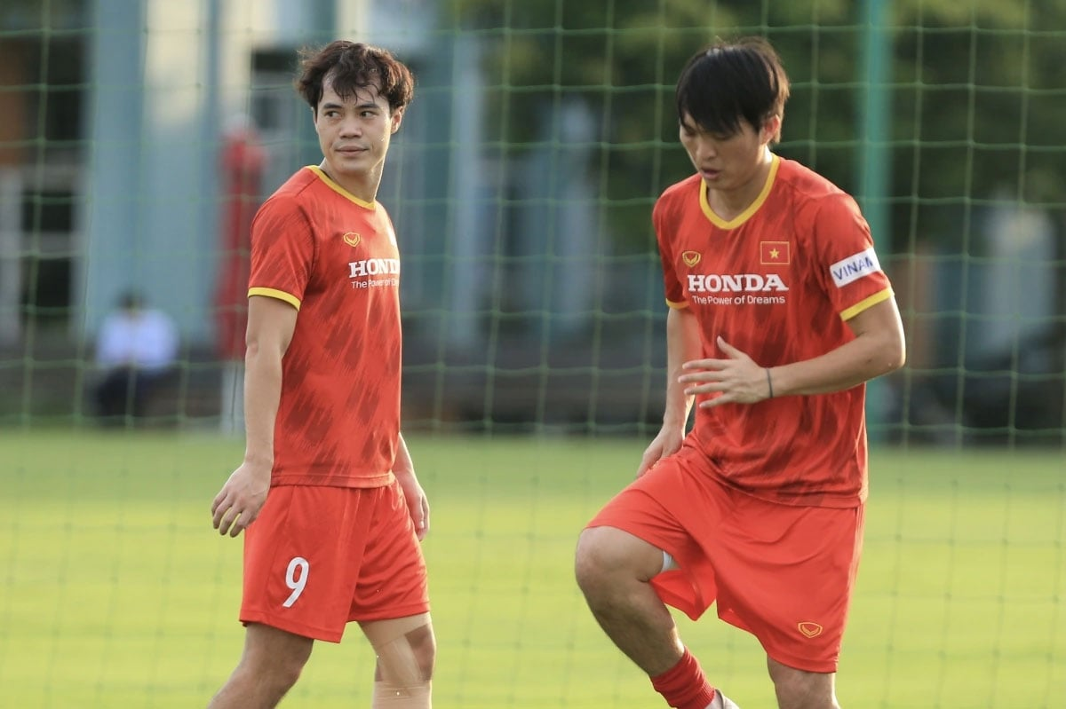 Văn Toàn còn nhiều lần được vinh danh với các giải thưởng cá nhân nhờ phong độ ổn định và lối chơi giàu tốc độ