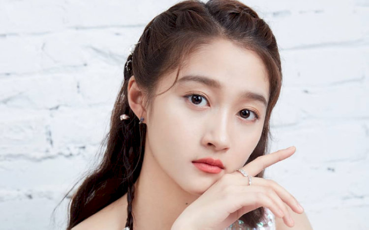 Quan Hiểu Đồng - "Khuê nữ quốc dân" với đôi chân dài cực phẩm