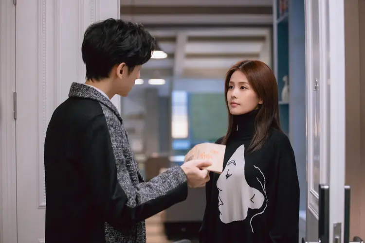 Phim không chỉ kể chuyện tình yêu mà còn nói lên hành trình vượt qua nghịch cảnh, dám đối diện nỗi đau để nắm giữ hạnh phúc