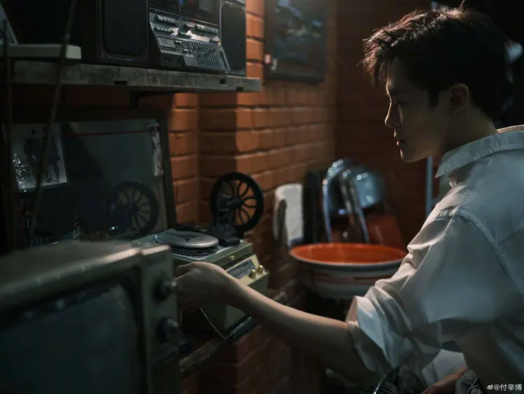 Nam diễn viên góp mặt trong nhiều bộ phim gồm cổ trang và hiện đại