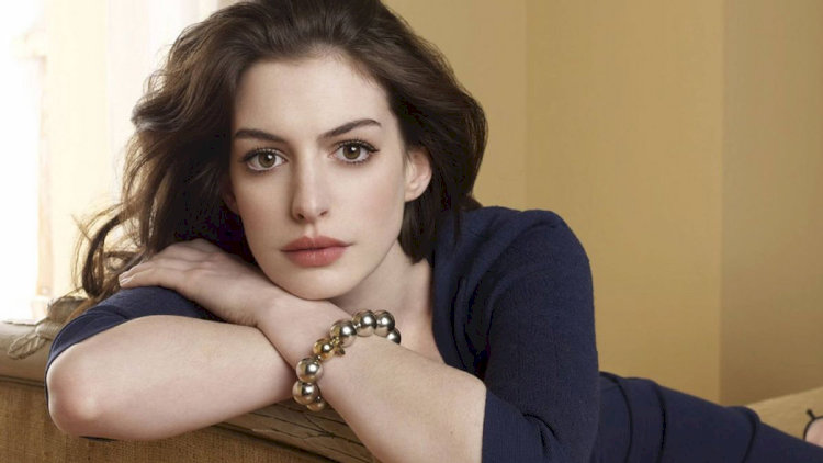 Anne Hathaway – biểu tượng của vẻ đẹp thanh lịch và đẳng cấp vượt thời gian.