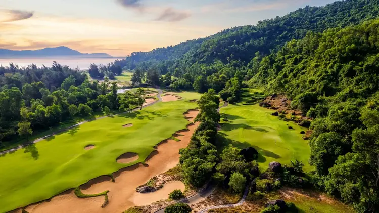 Laguna Golf Lăng Cô - Golf trong resort sang trọng giữa núi - rừng - biển
