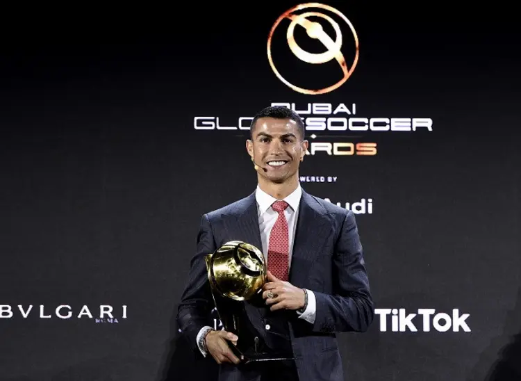 Năm 2020, Ronaldo đạt giải cầu thủ xuất sắc nhất thế kỷ
