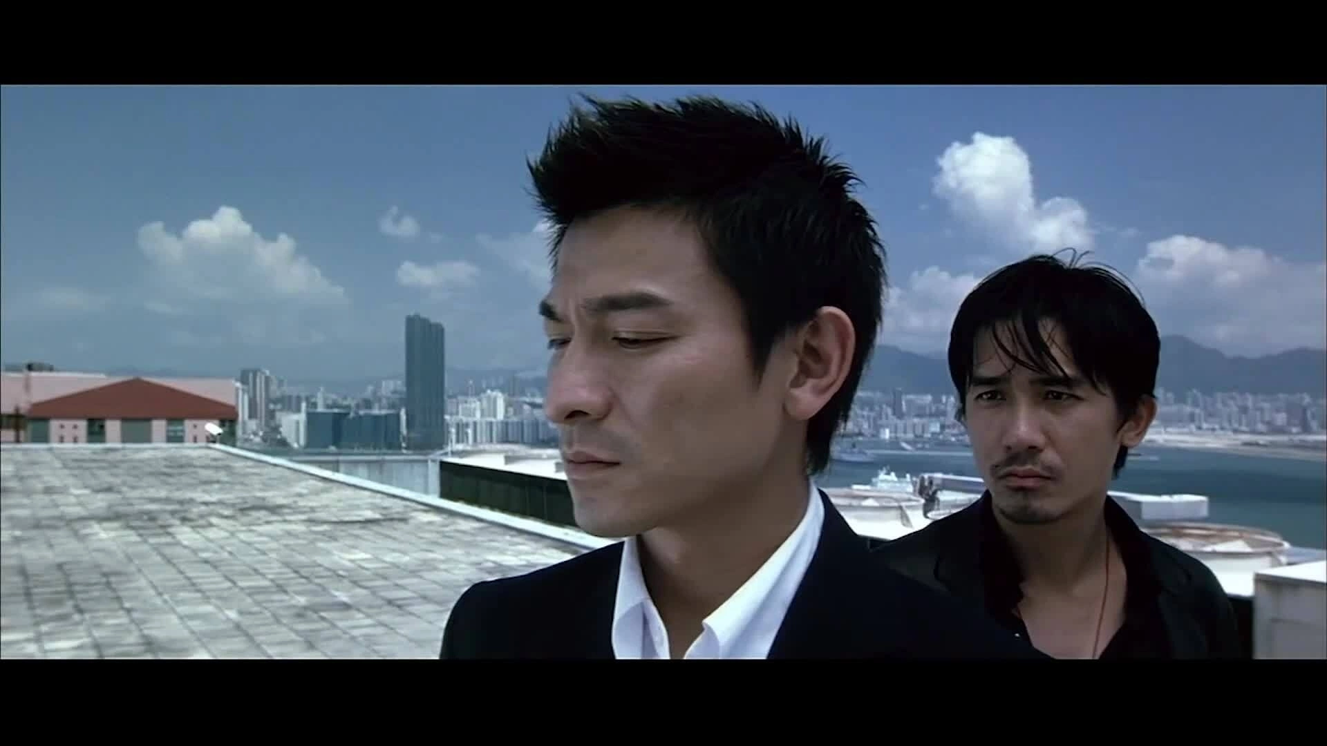 "Vô Gian Đạo" xoay quanh cuộc đấu trí căng thẳng giữa một cảnh sát chìm cài vào băng xã hội đen