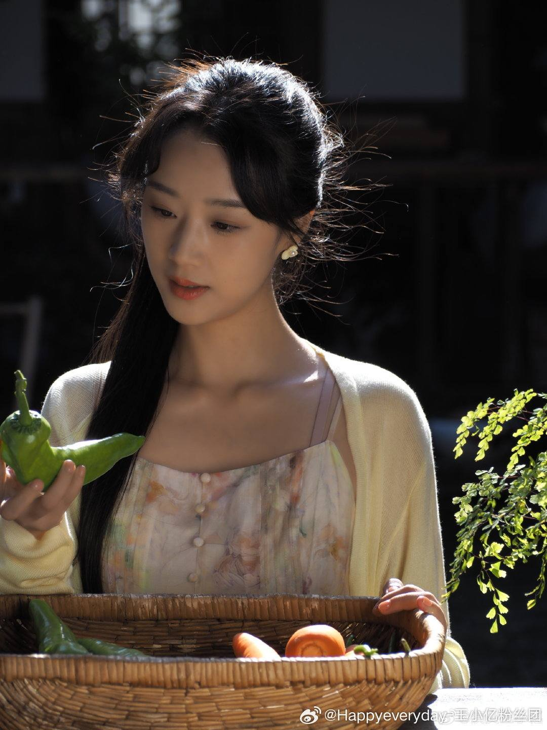 Sự nghiệp của Vương Tiểu Ức gắn liền với các vai nữ chính thông minh, mạnh mẽ và đôi khi có phần ngang bướng