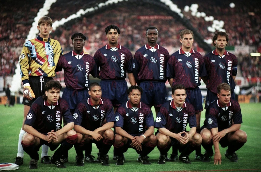 Ajax là câu lạc bộ đang giữ kỷ lục với 9 trận giữ sạch lưới trong mùa giải 1995-1996