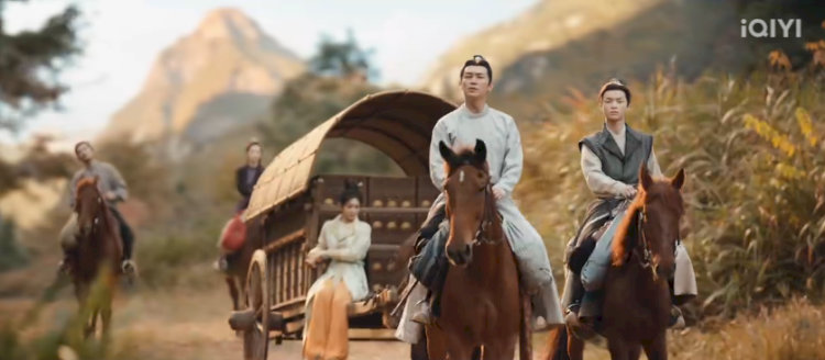 Lư Lăng Phong (Dương Húc Văn) hộ tống "quả đào vàng" (kim đào) từ nước Khang vào cửa thành