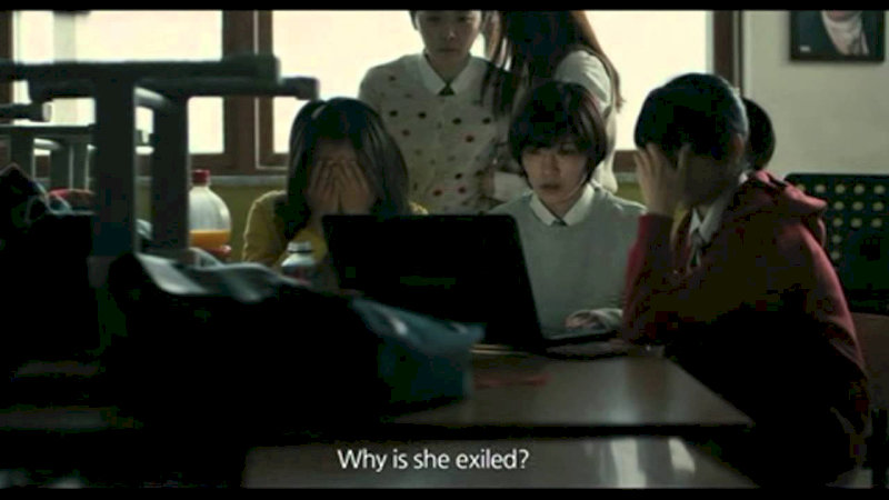 Han Gong Ju là một nữ sinh trung học bị buộc phải chuyển trường sau một sự kiện chấn động