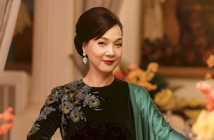 NSND Lê Khanh là biểu tượng của người phụ nữ Hà Nội với vẻ đẹp kiêu sa, đài các