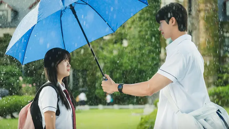 Byeon Woo-seok với hình tượng “first love huyền thoại” khiến người xem “lụi tim”