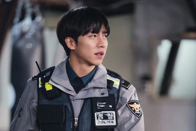 Bộ phim giật gân về một cảnh sát vô tình bị cuốn vào trò chơi sinh tử