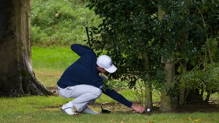 Nếu bóng bị mất (lost ball), người chơi phải quay lại điểm phát bóng nguyên thủy