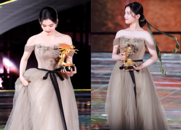 Trương Tịnh Nghi rạng rỡ khi nhận giải thưởng, nụ cười tươi cùng thần thái tự tin càng tôn lên nhan sắc thanh tú và cuốn hút