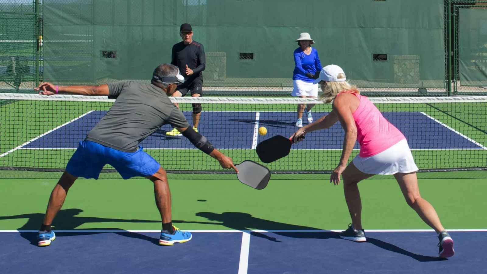 Khi chơi đội, bạn cần luân chuyển đúng thứ tự người giao