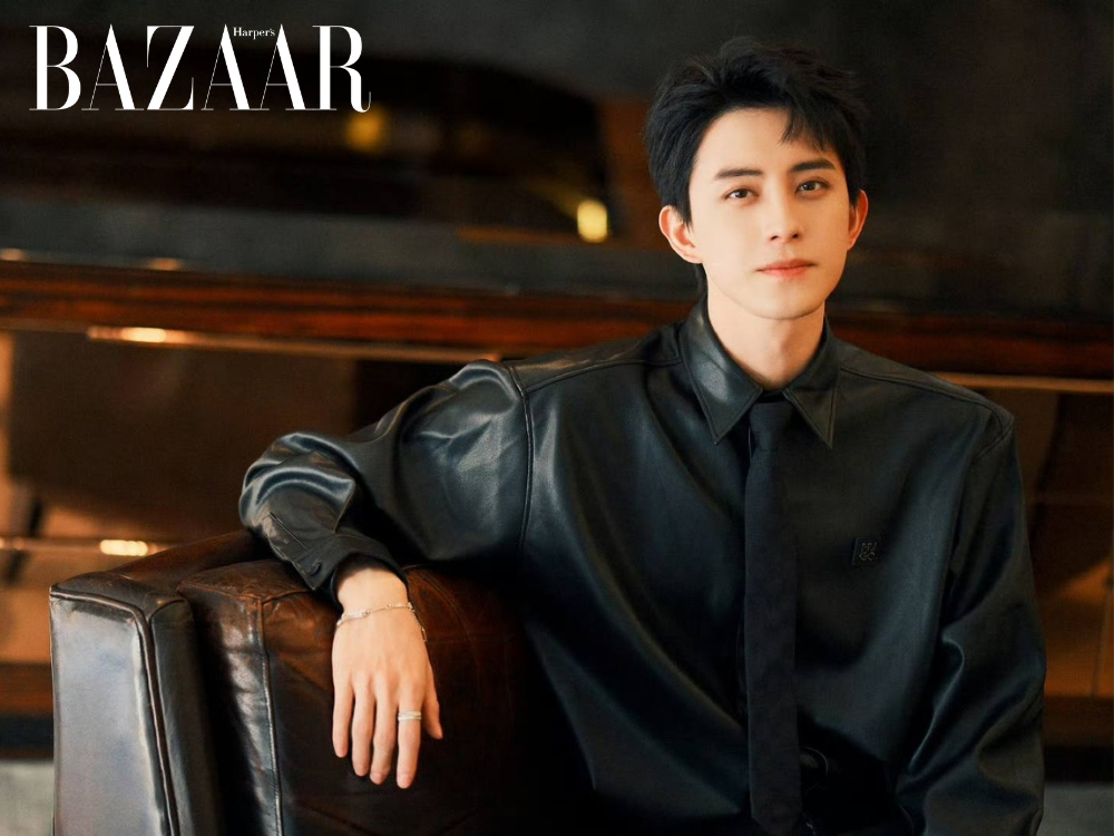 Ngao Thụy Bằng với vẻ ngoài điển trai và phong thái tự tin, thể hiện sự chuyên nghiệp trong từng khoảnh khắc