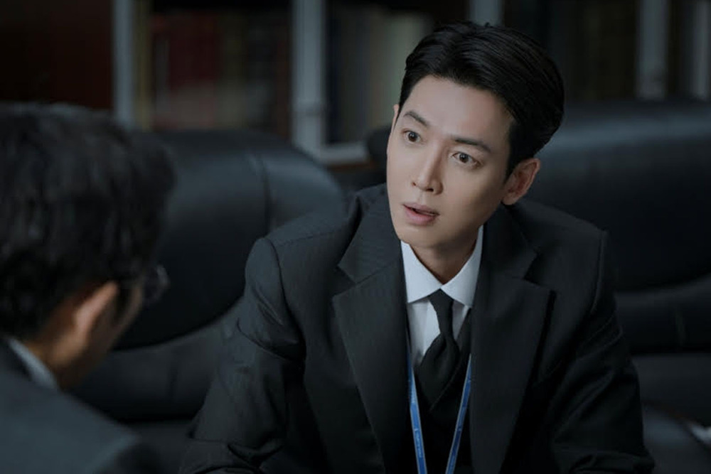 Pro Bono: Jung Kyung Ho trở lại với vai Thẩm phán Thực dụng hóa Luật sư Công ích