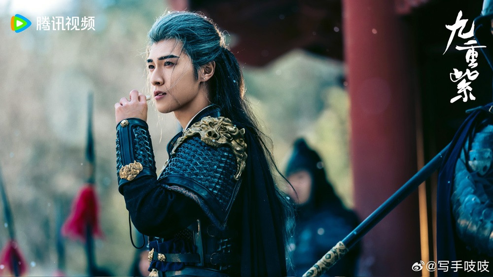 Lý Quân Nhuệ với vẻ ngoài nam tính được mệnh danh là "tướng quân tóc hạc"