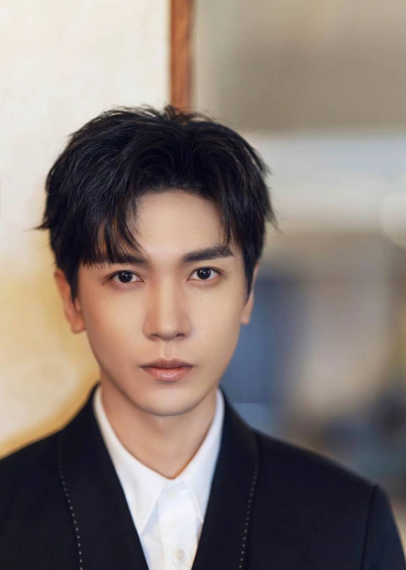 Hồ Gia Hào được xem là một "học bá" đa tài, đang có những bước tiến vững chắc trong cả lĩnh vực âm nhạc và diễn xuất