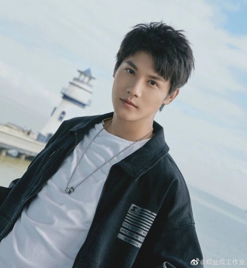 Trịnh Nghiệp Thành sở hữu vẻ ngoài điển trai và chiều cao nổi bật 