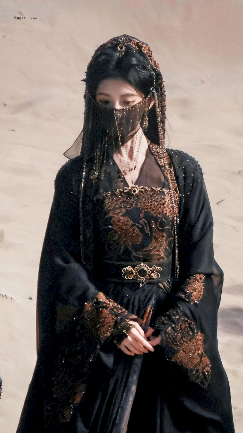 Lộ Vu Y (Cúc Tịnh Y) đang ẩn mình giữa nhân gian