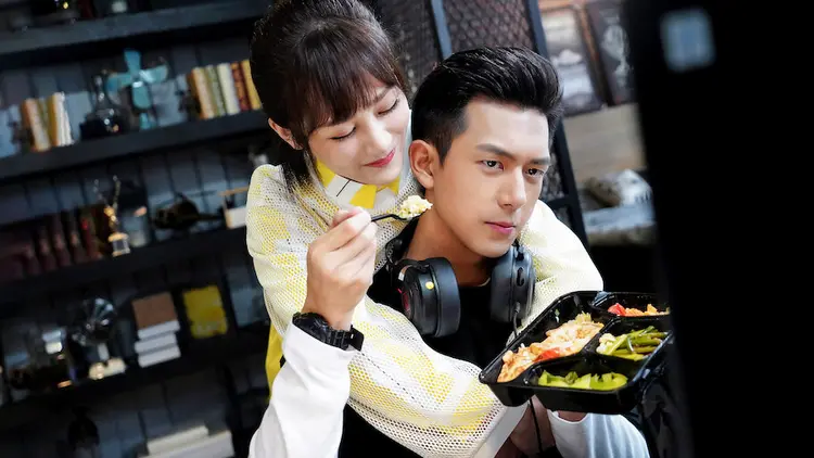 Cá mực hầm mật với phong cách trẻ trung, gần gũi, lồng ghép nhiều yếu tố đời sống