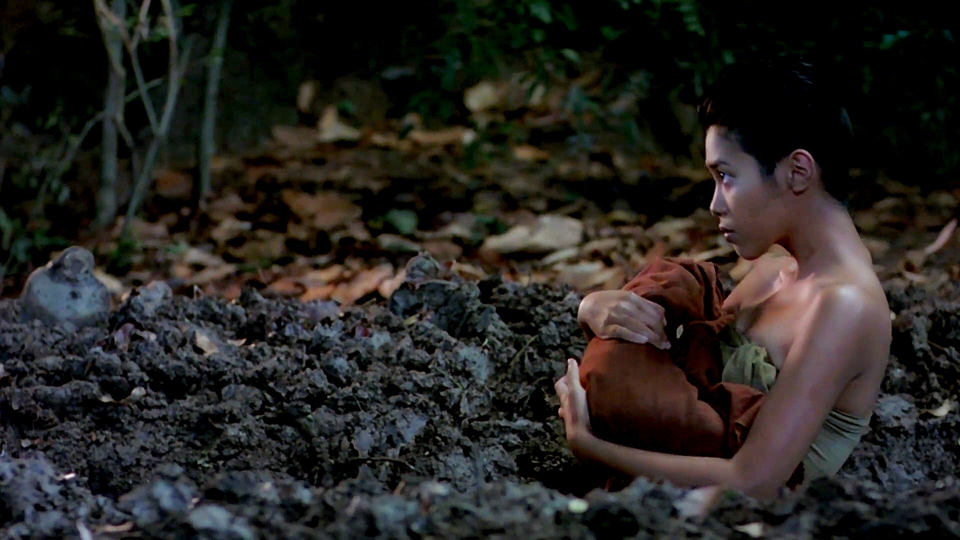 Dựa trên truyền thuyết dân gian nổi tiếng Mae Nak, phim kể về người phụ nữ trẻ chết trong lúc sinh nở