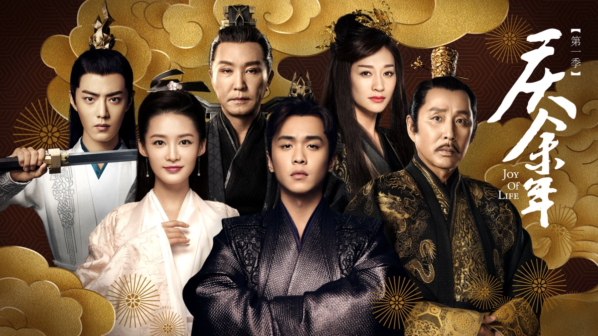 Trong "Khánh Dư Niên", Trương Nhược Quân thủ vai chính với tính cách thông minh, hài hước và có tầm nhìn vượt thời đại