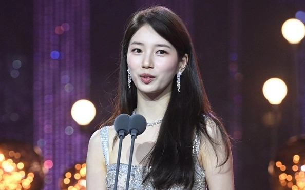 Khoảnh khắc vinh danh của Bae Suzy tại các lễ trao giải danh giá